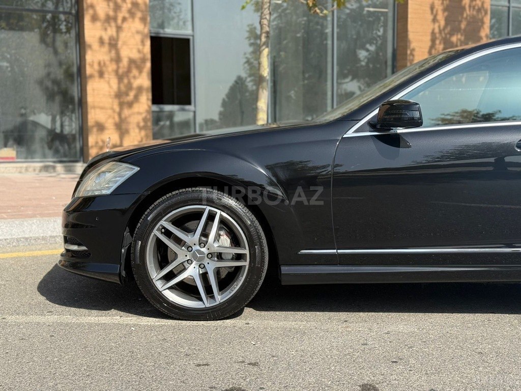 Mercedes S 550