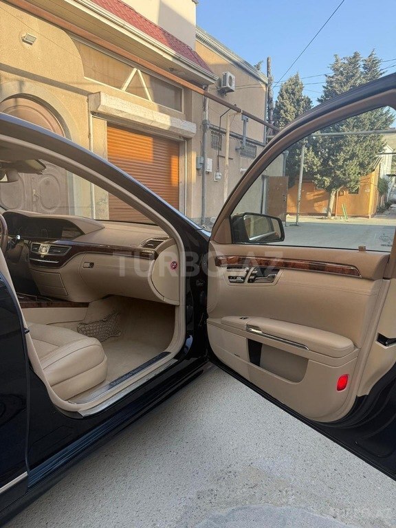 Mercedes S 550