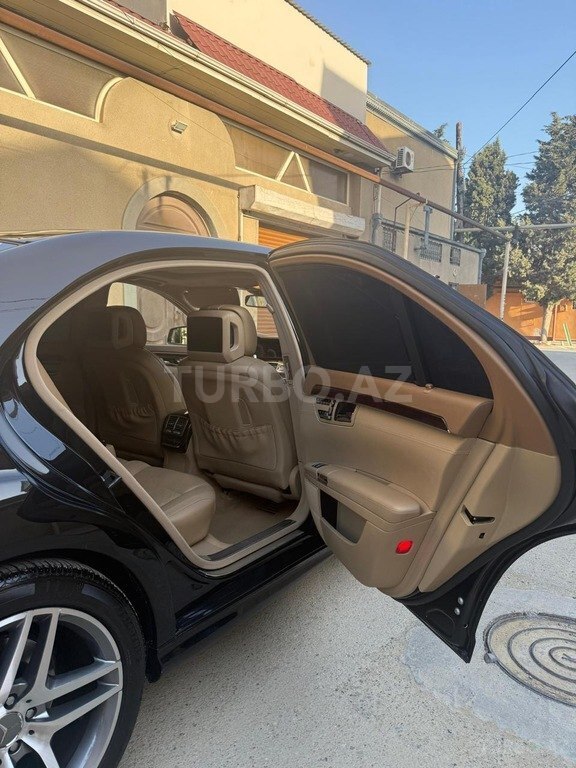 Mercedes S 550