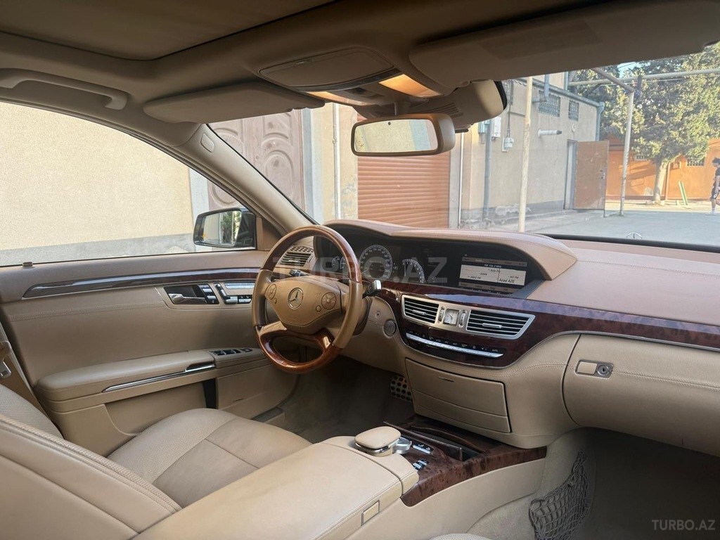 Mercedes S 550