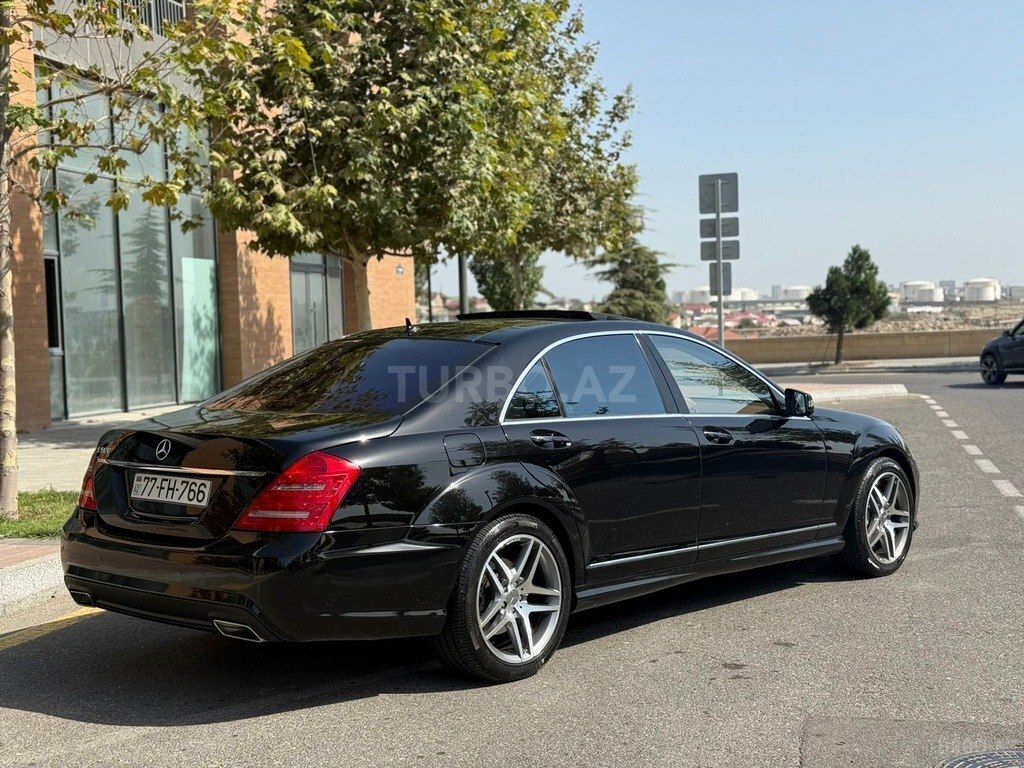 Mercedes S 550