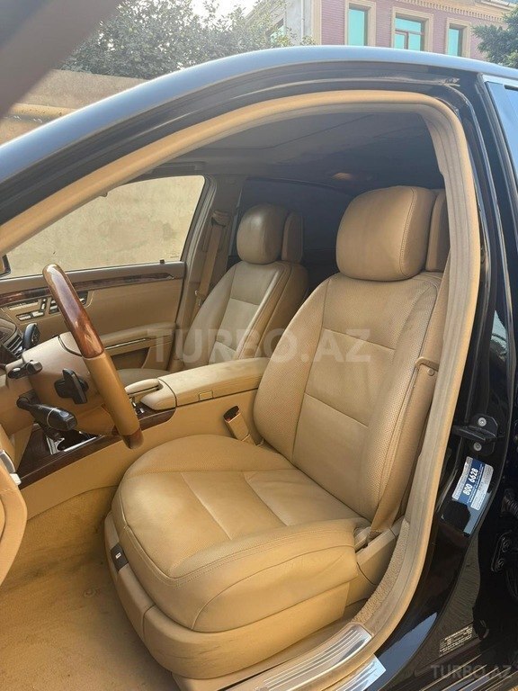 Mercedes S 550