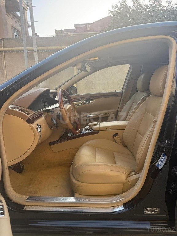 Mercedes S 550