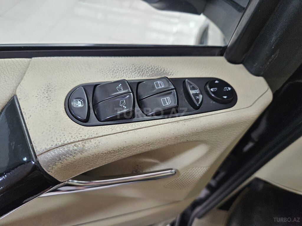Mercedes Viano