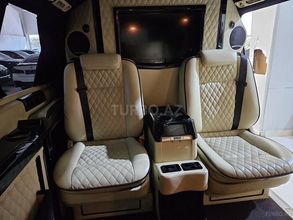 Mercedes Viano