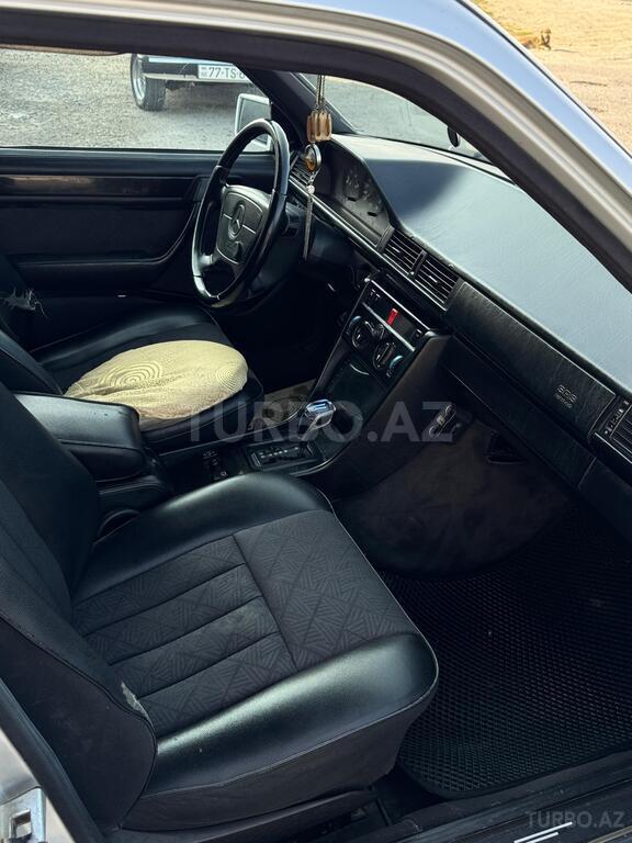Mercedes E 220
