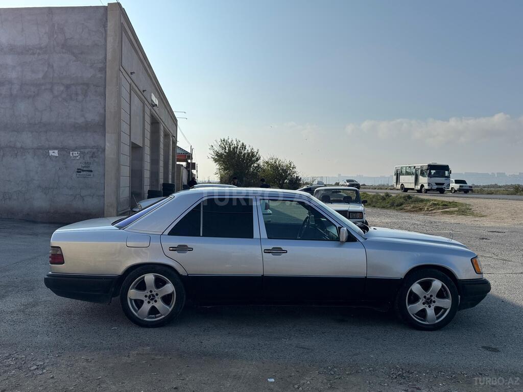 Mercedes E 220
