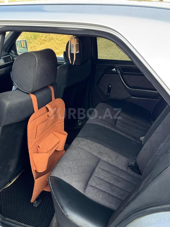 Mercedes E 220