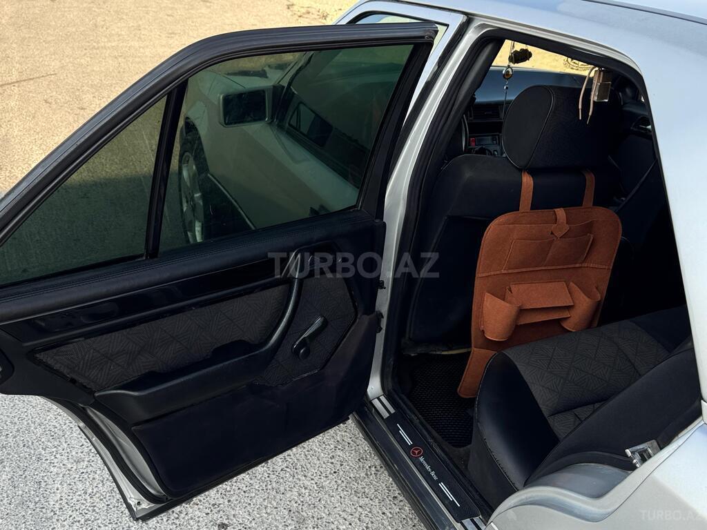 Mercedes E 220