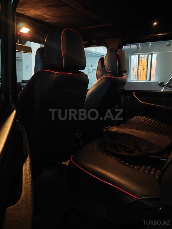 Mercedes G 300