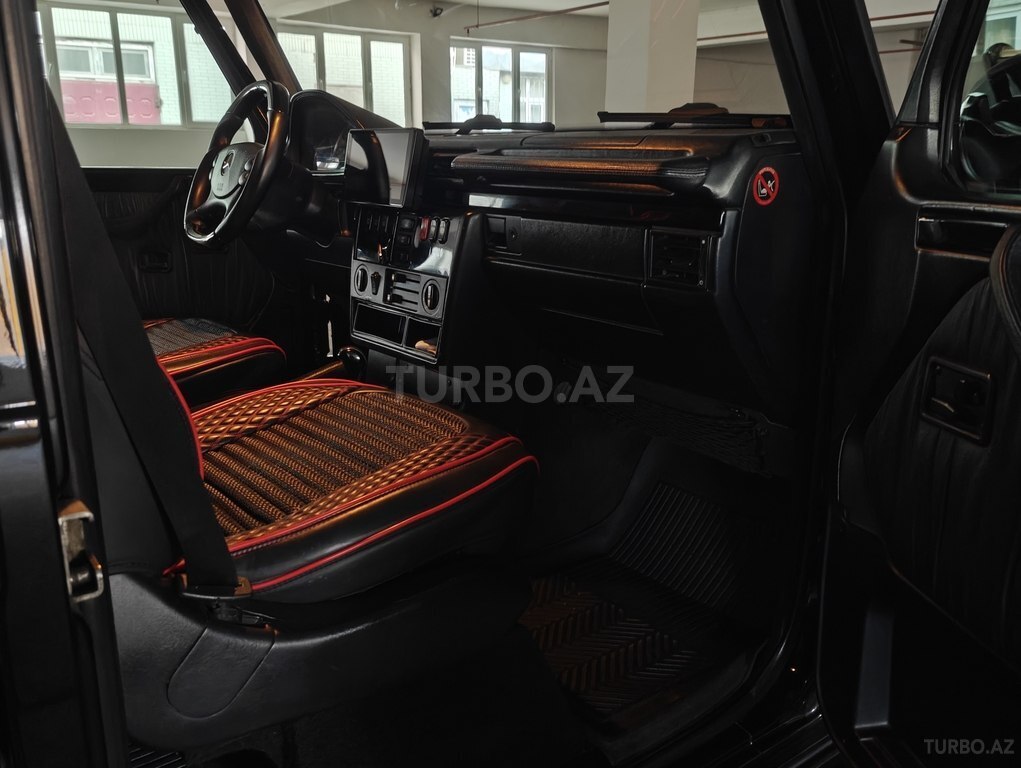 Mercedes G 300