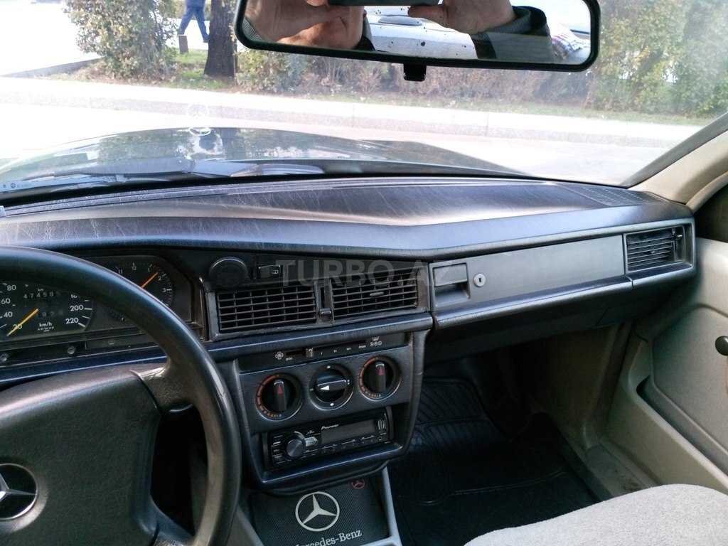 Mercedes 190