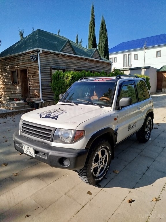 Mitsubishi Pajero io