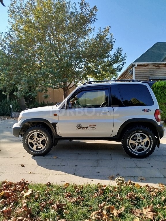 Mitsubishi Pajero io