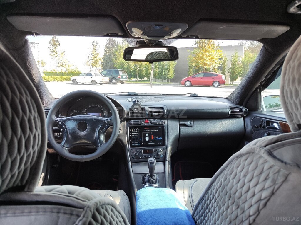 Mercedes C 200