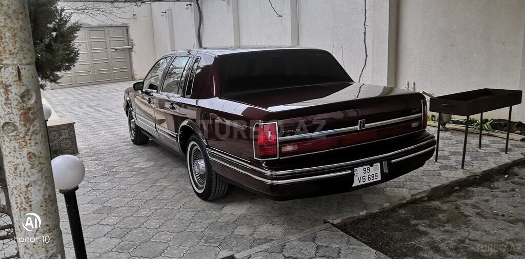 Lincoln Town Car