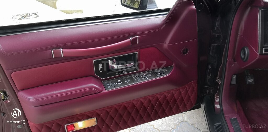 Lincoln Town Car