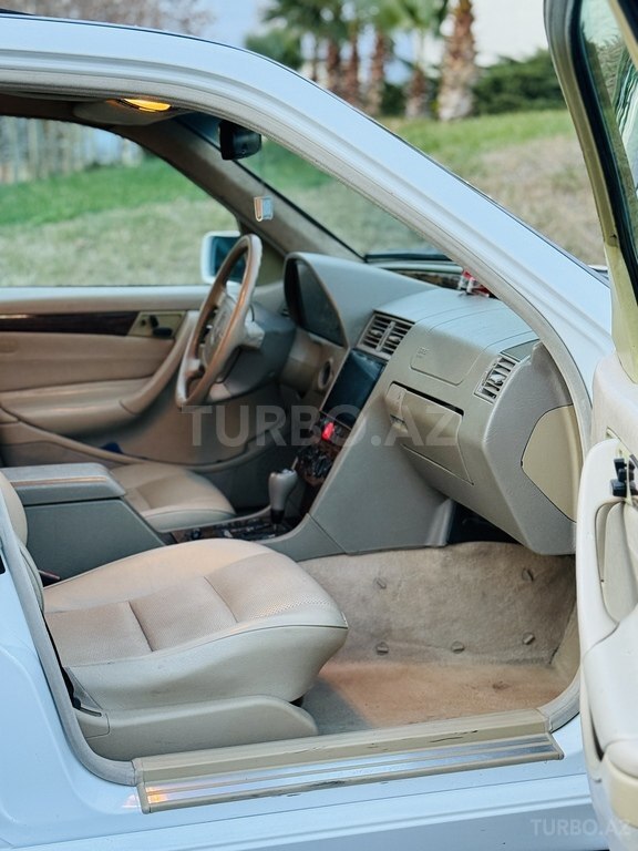 Mercedes C 230