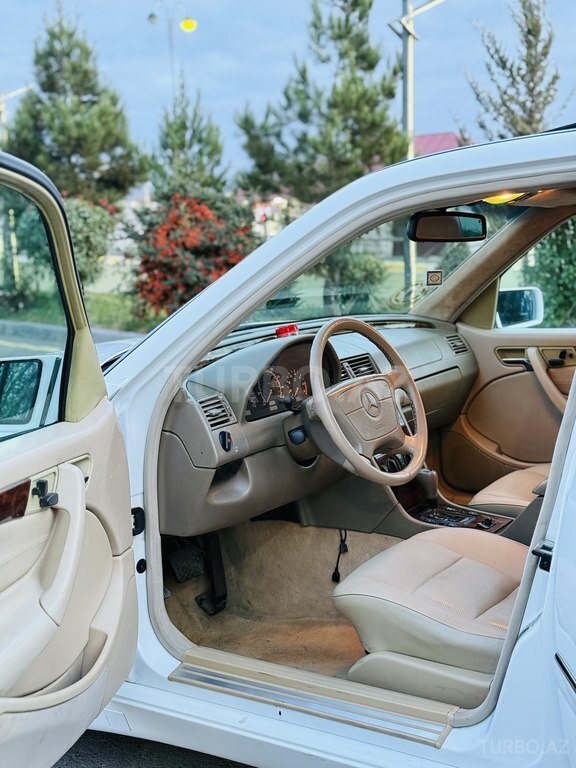 Mercedes C 230