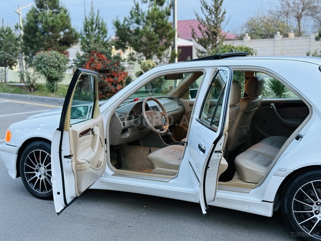 Mercedes C 230