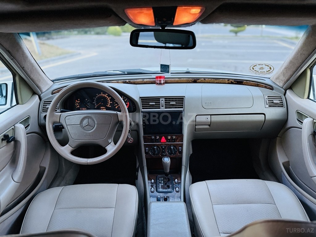 Mercedes C 230