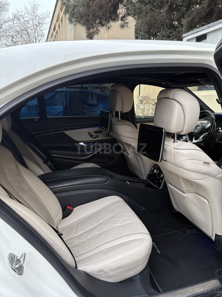 Mercedes S 550