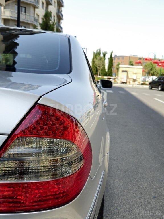 Mercedes E 200