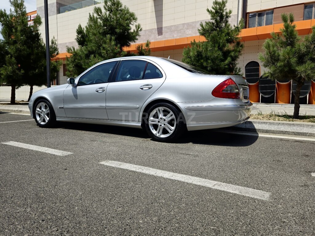 Mercedes E 200