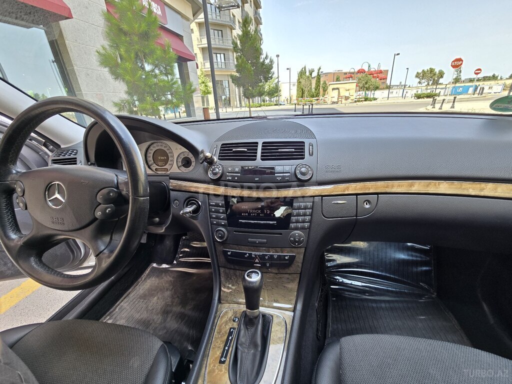 Mercedes E 200