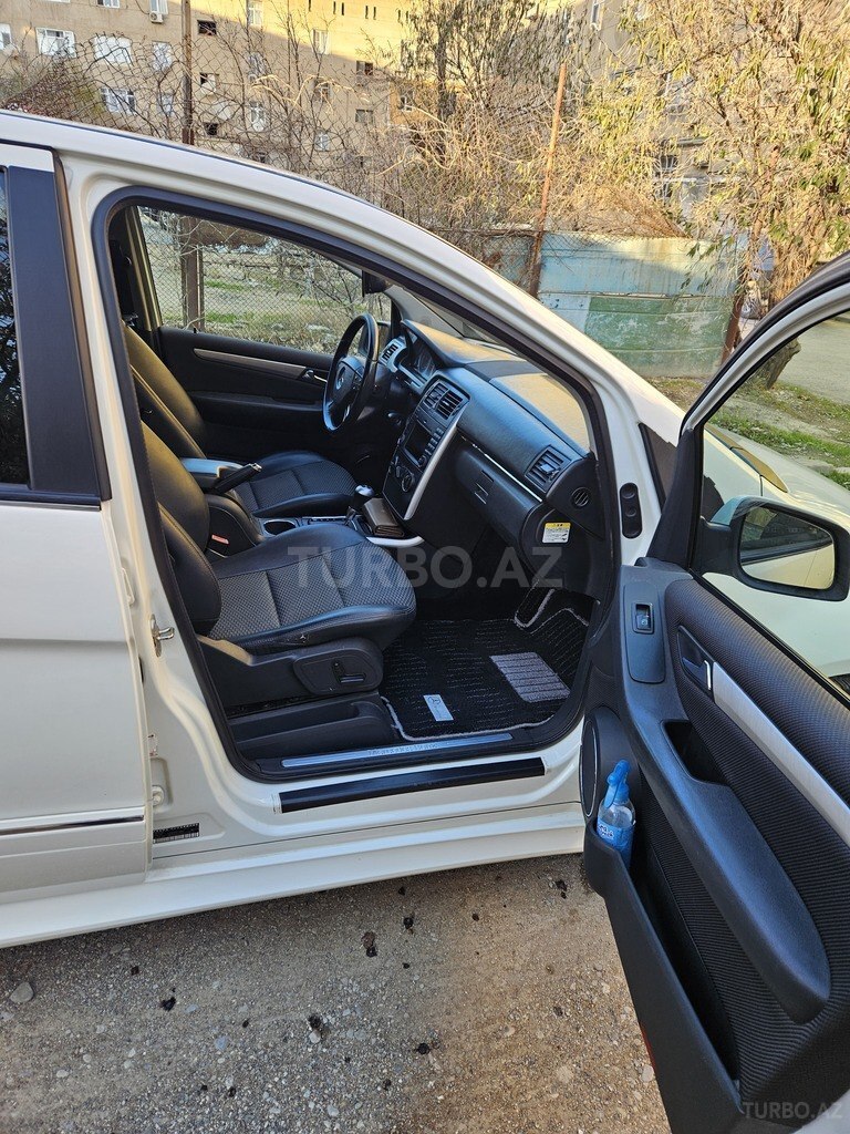 Mercedes B 180