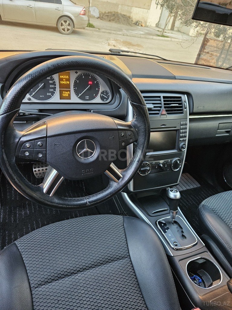 Mercedes B 180