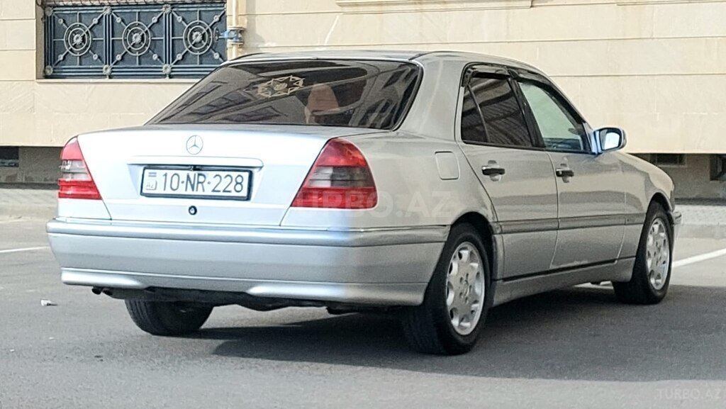 Mercedes C 200