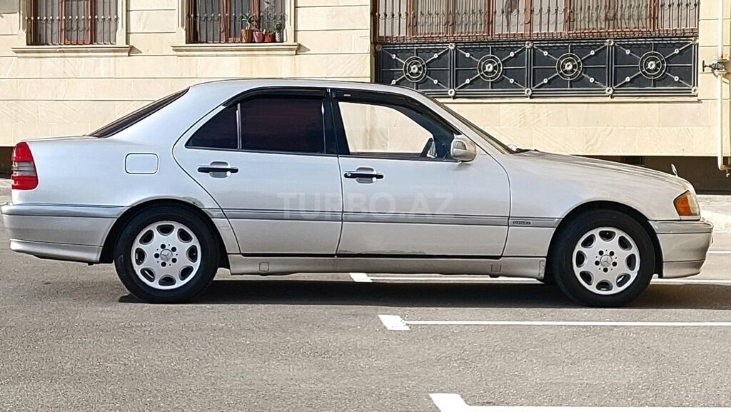 Mercedes C 200