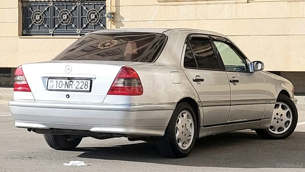 Mercedes C 200