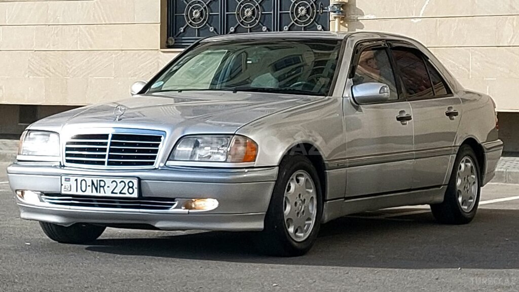 Mercedes C 200