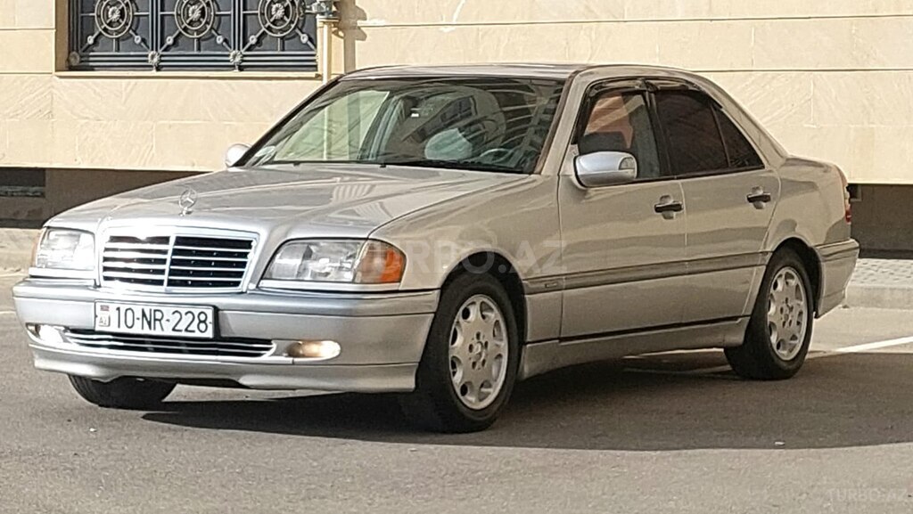 Mercedes C 200