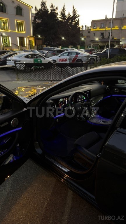 Mercedes E 200 4MATIC