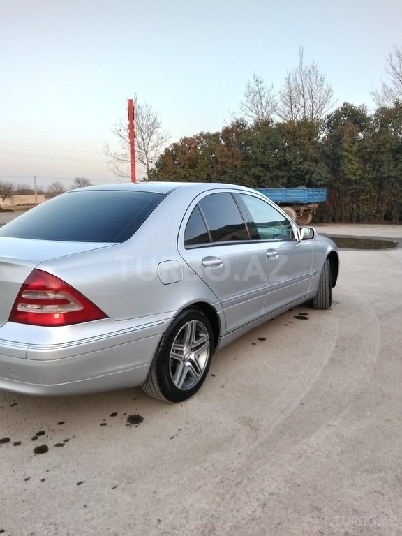 Mercedes C 200