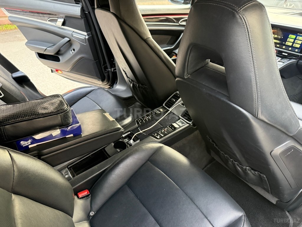 Porsche Panamera GTS
