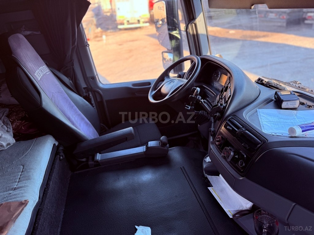 Mercedes Actros 1844