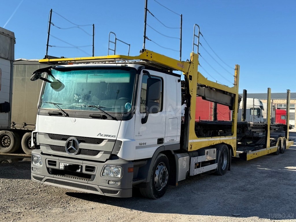 Mercedes Actros 1844