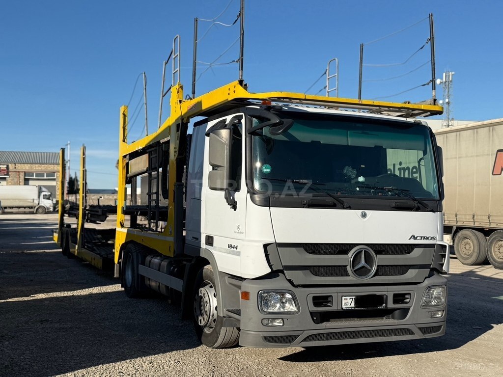 Mercedes Actros 1844