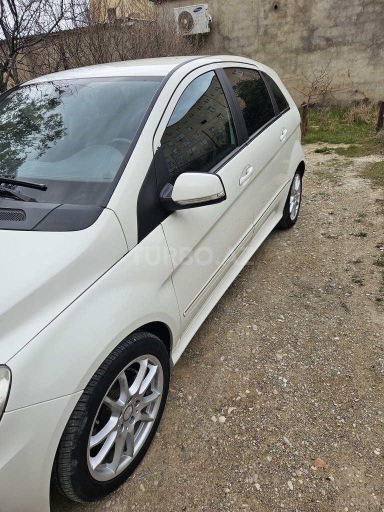 Mercedes B 180