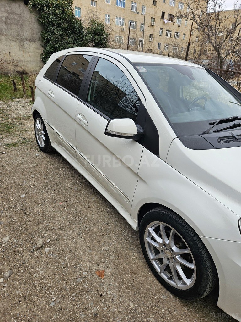 Mercedes B 180