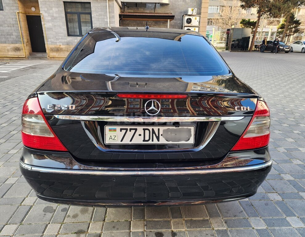 Mercedes E 220