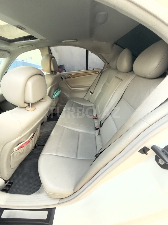 Mercedes C 230