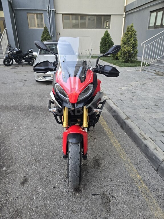 BMW F 900 XR
