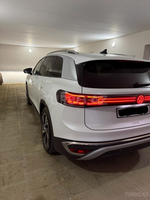 Volkswagen ID.6 Crozz
