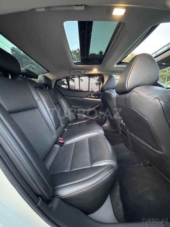 Nissan Maxima