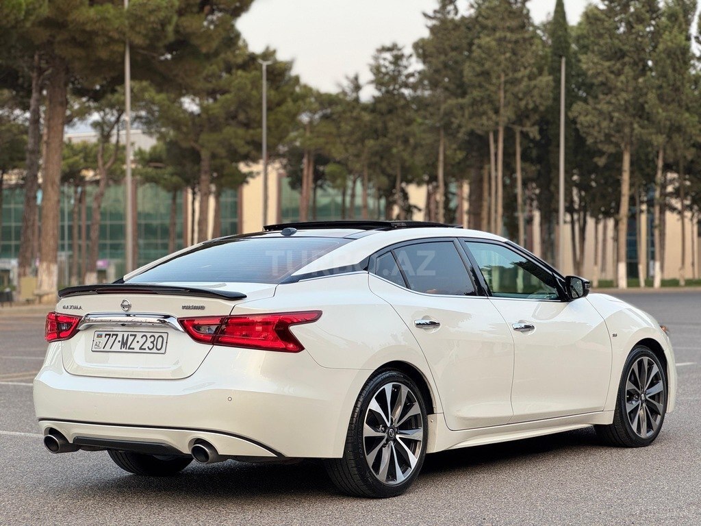 Nissan Maxima